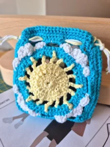porte monnaie au crochet granny square motif soleil coton Lang Yarns Quattro
