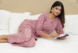 Kimono ou ensemble homewear en coton léger imprimé motif d’inspiration indienne