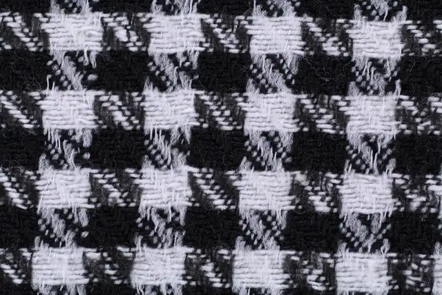 Tissu à motif pied-de-poule noir et blanc en gros plan